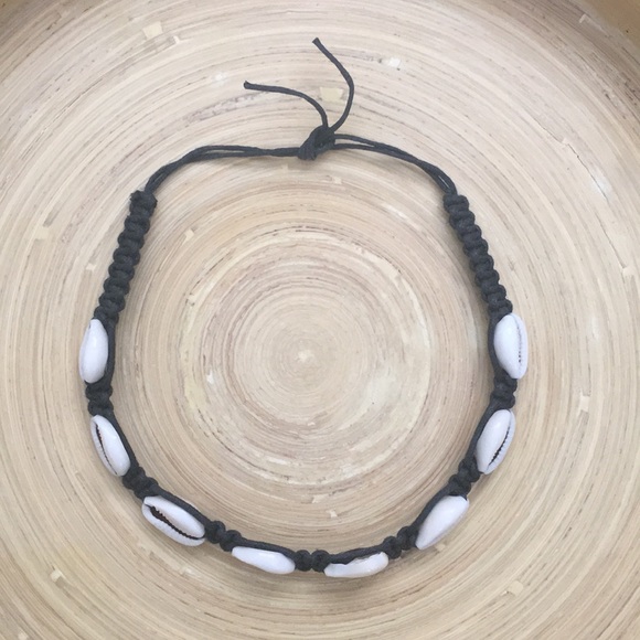 Jewelry - Vintage Boho Shell Choker